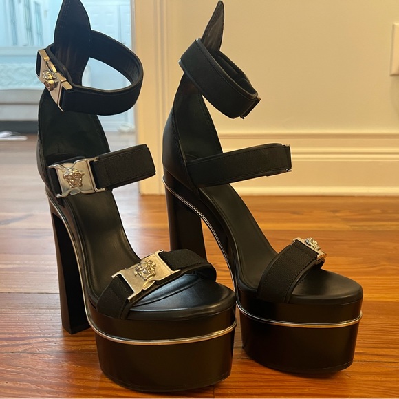 Versace medusa tristrap platform 37 never worn in box